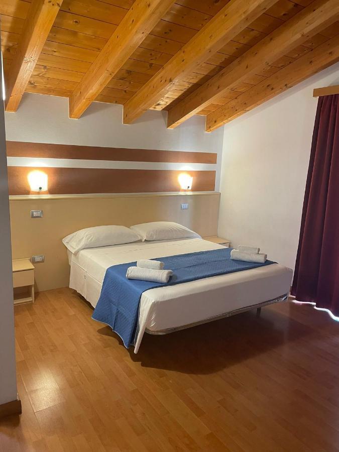 Vittoria Rooms Peschiera Peschiera del Garda Exteriör bild