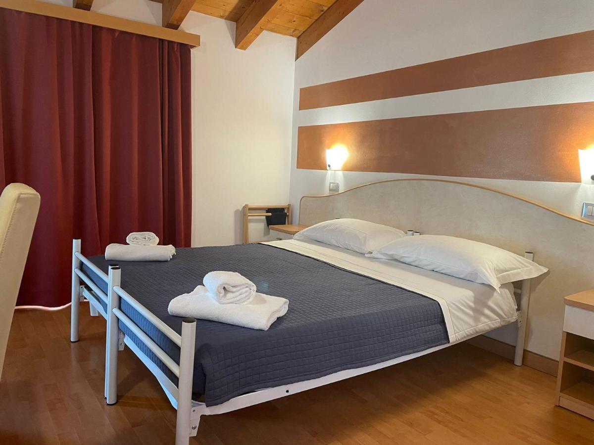 Vittoria Rooms Peschiera Peschiera del Garda Exteriör bild