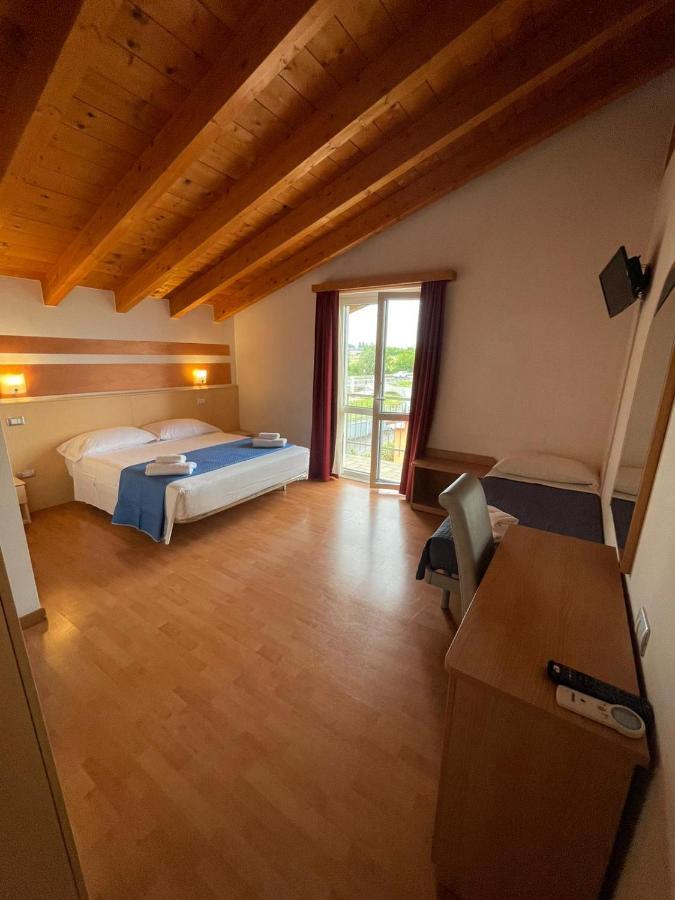 Vittoria Rooms Peschiera Peschiera del Garda Exteriör bild