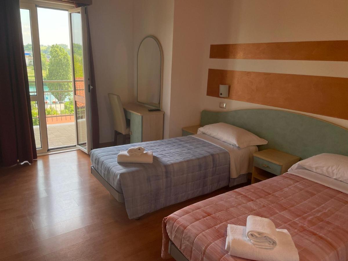 Vittoria Rooms Peschiera Peschiera del Garda Exteriör bild