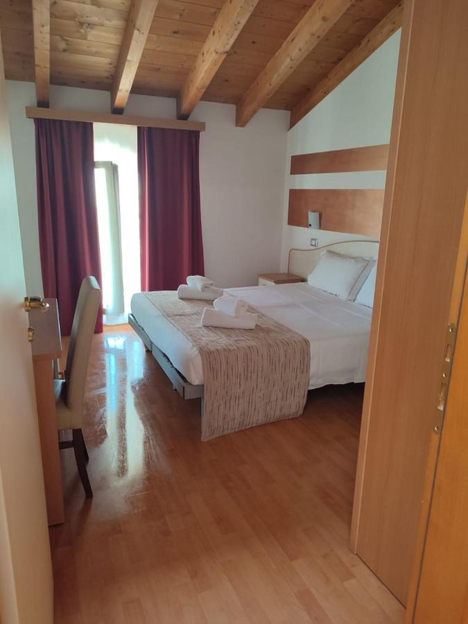Vittoria Rooms Peschiera Peschiera del Garda Exteriör bild